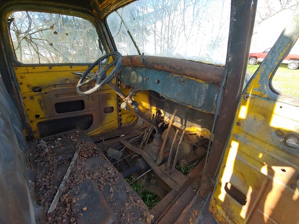 1936 FORD MODEL51 INSIDE