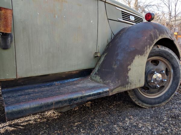 front lugs