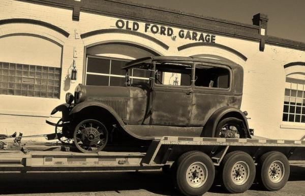 Old Ford Garage !